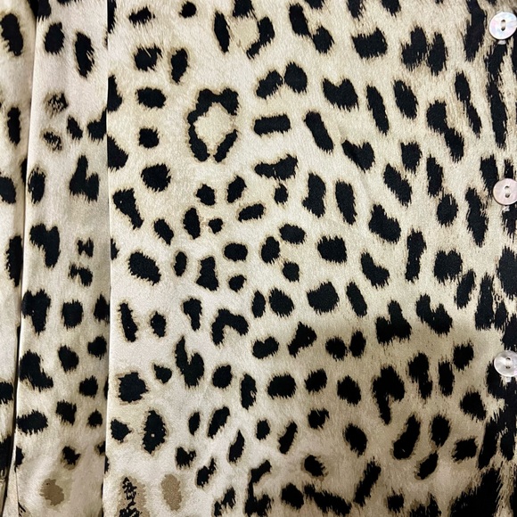 L'AGENCE Aoki 3/4 Quarter Silk Charmeuse Blouse in Animal Print (XS) - Picture 5 of 8